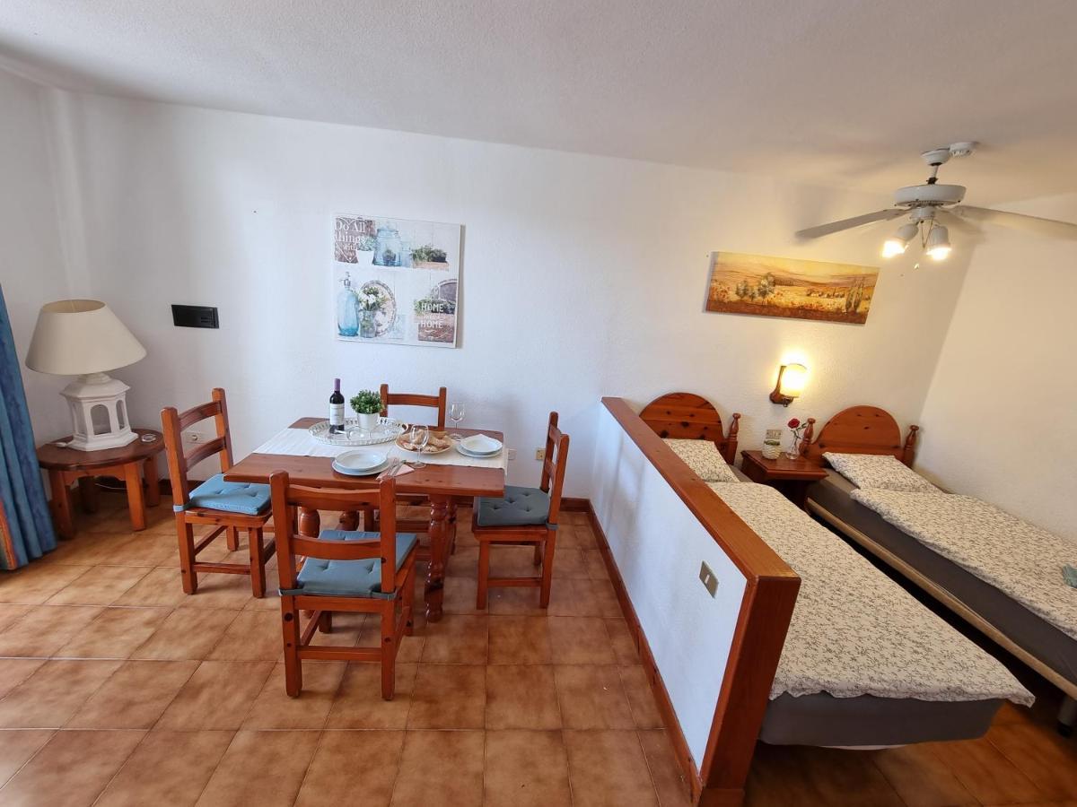 Studio Apartment No 1 Directly On The Beach And Sea, Terrace, Heated Pool, Wifi プラヤ・デ・ラス・アメリカス エクステリア 写真