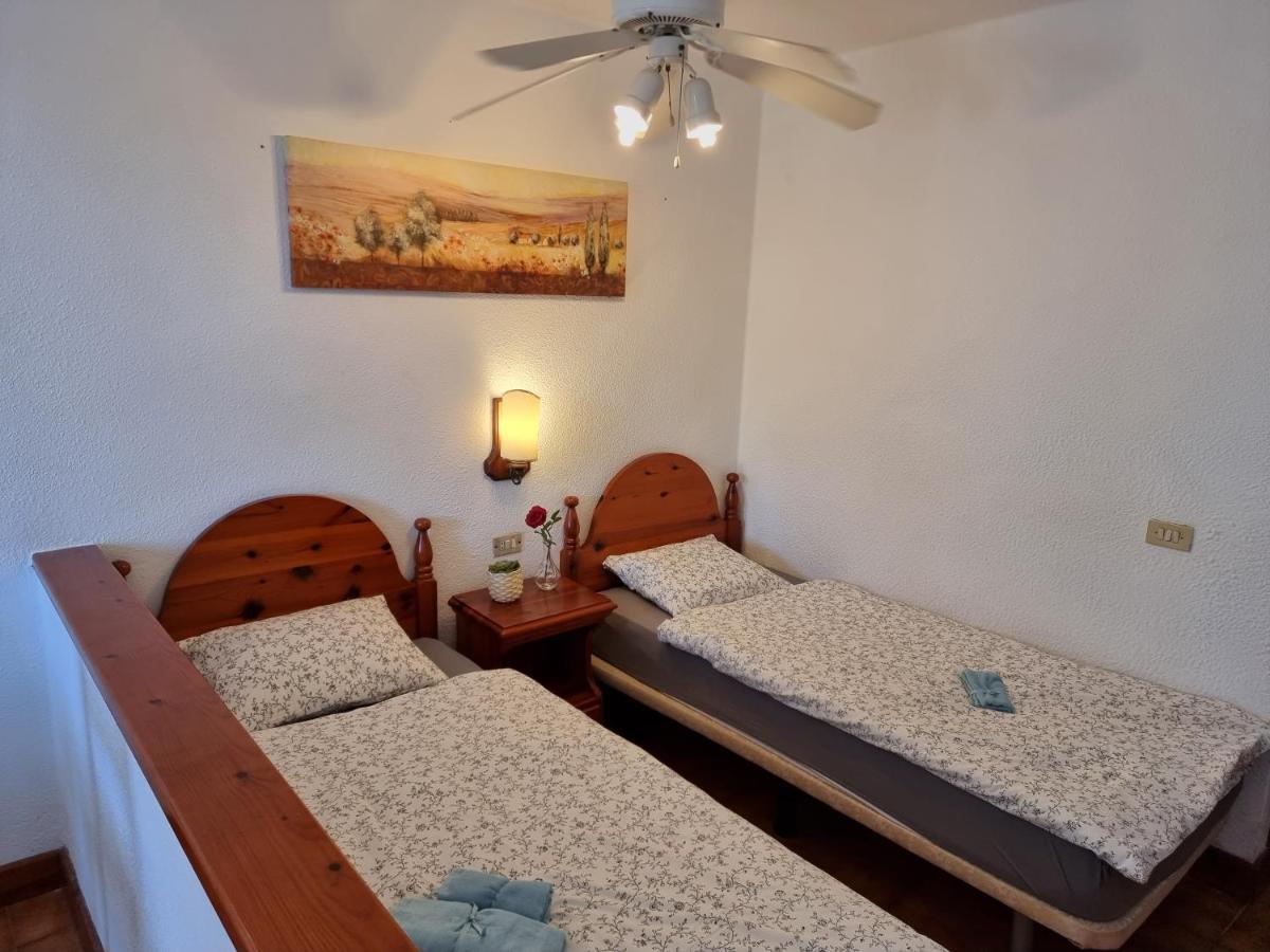 Studio Apartment No 1 Directly On The Beach And Sea, Terrace, Heated Pool, Wifi プラヤ・デ・ラス・アメリカス エクステリア 写真